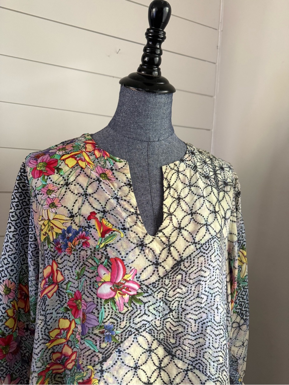 Johnny Was Silk Blouse - Picture 2 of 7
